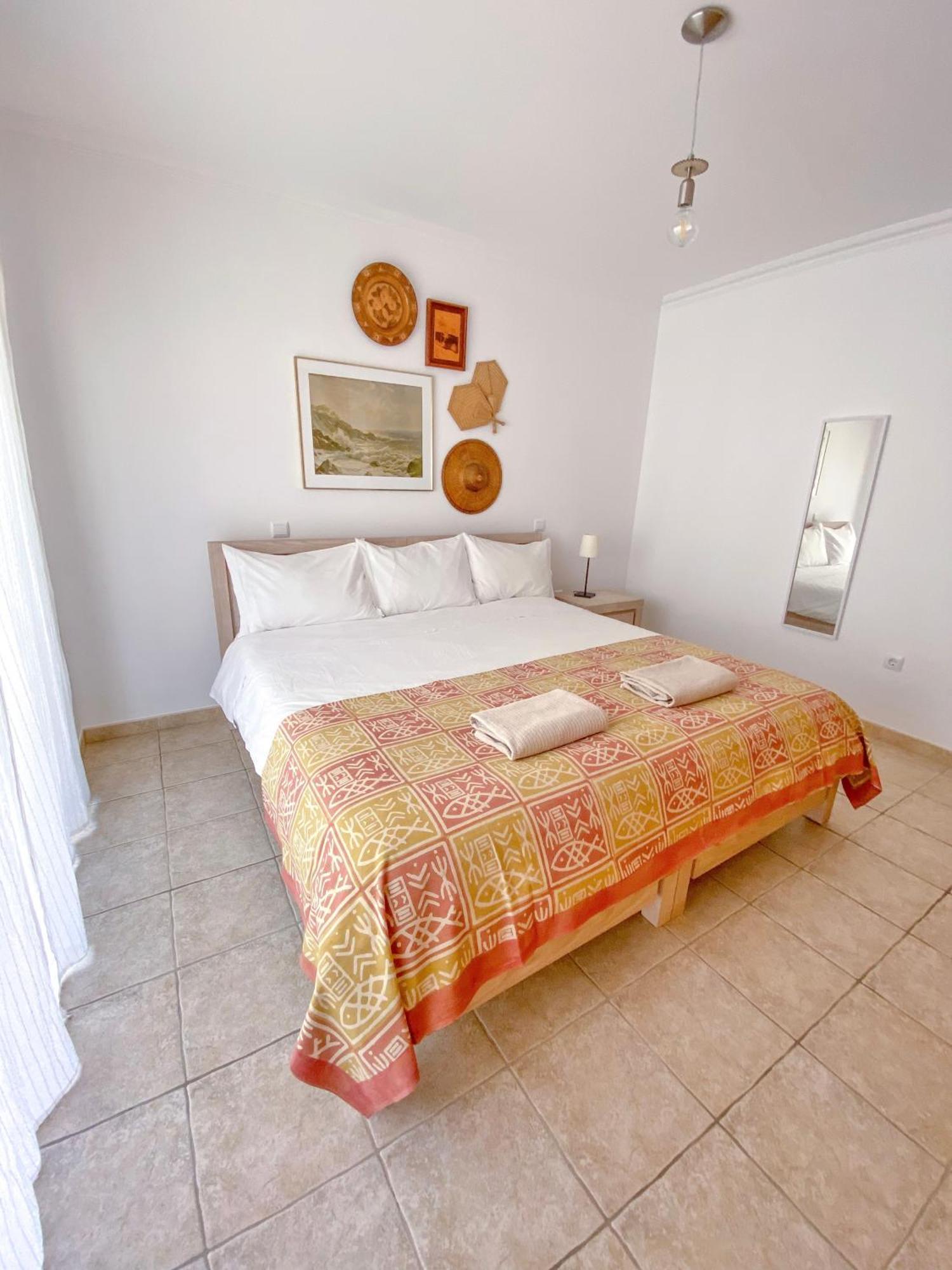 בורגאו Casa Lua Guesthouse מראה חיצוני תמונה