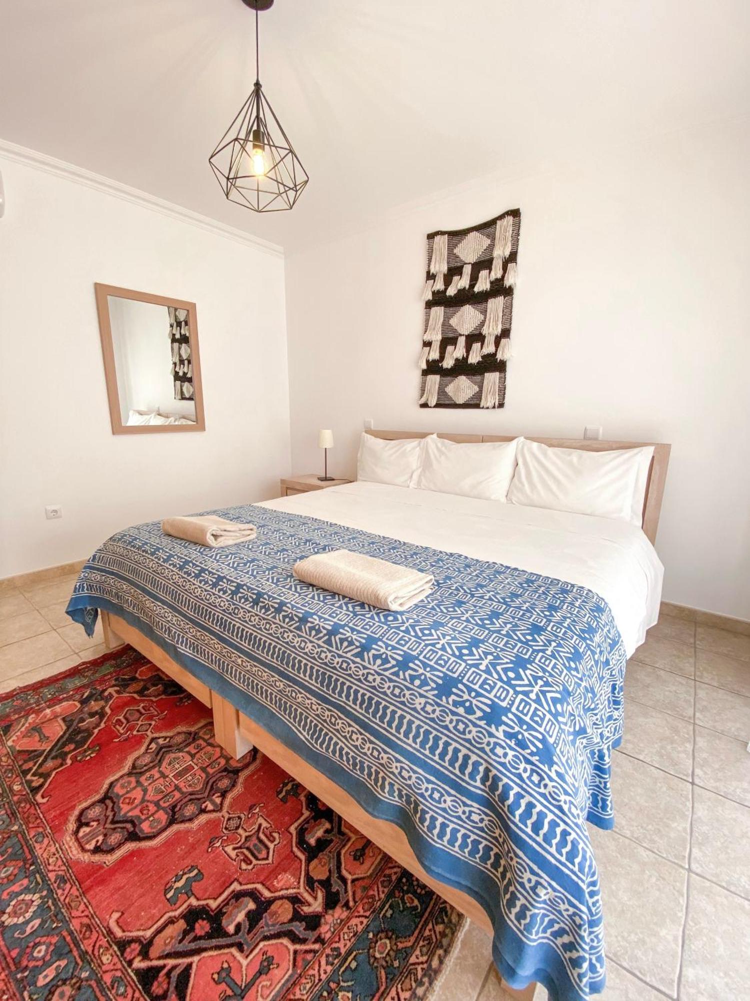 בורגאו Casa Lua Guesthouse מראה חיצוני תמונה
