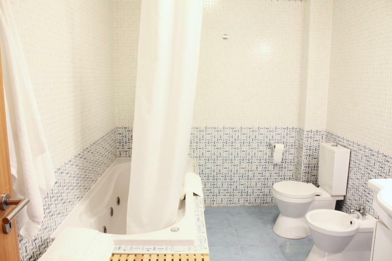 בורגאו Casa Lua Guesthouse מראה חיצוני תמונה